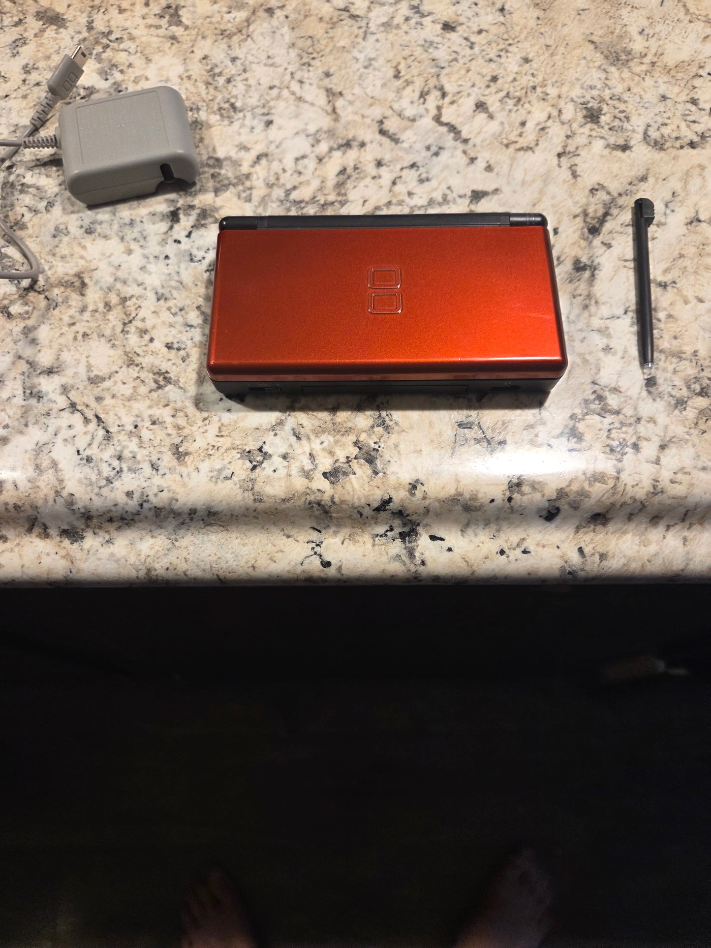 Nintendo DS Lite – Crimson Red