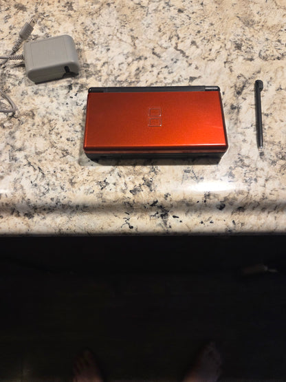Nintendo DS Lite – Crimson Red