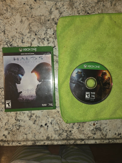 Halo 5: Guardians (Game & Case) – Xbox One