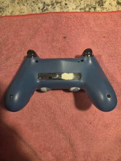 Sony PlayStation 4 Glacier White Console 500GB with Blue Camo Controller