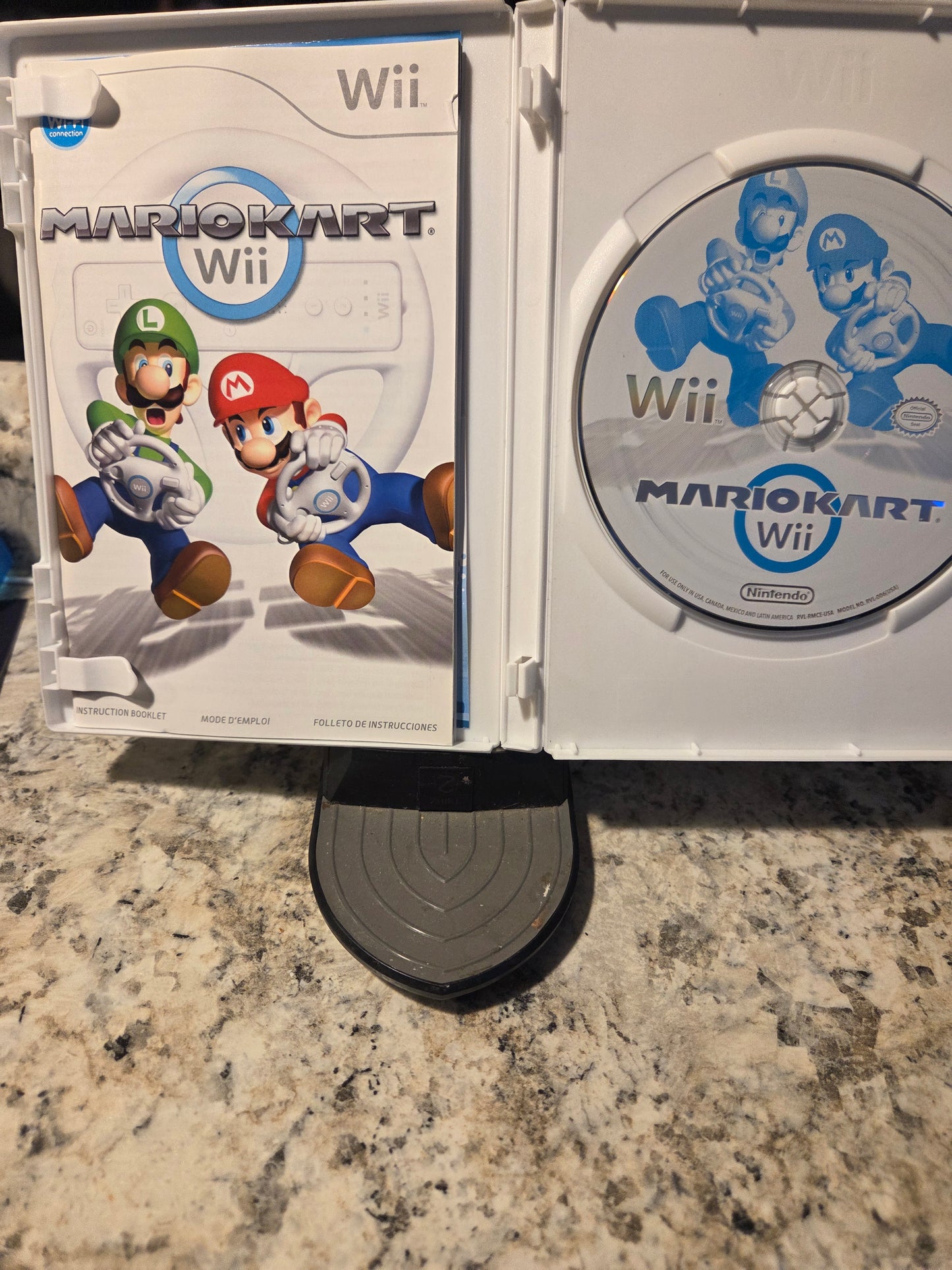 Mario Kart Wii (Complete in Box) + Wii Wheel – Nintendo Wii Console