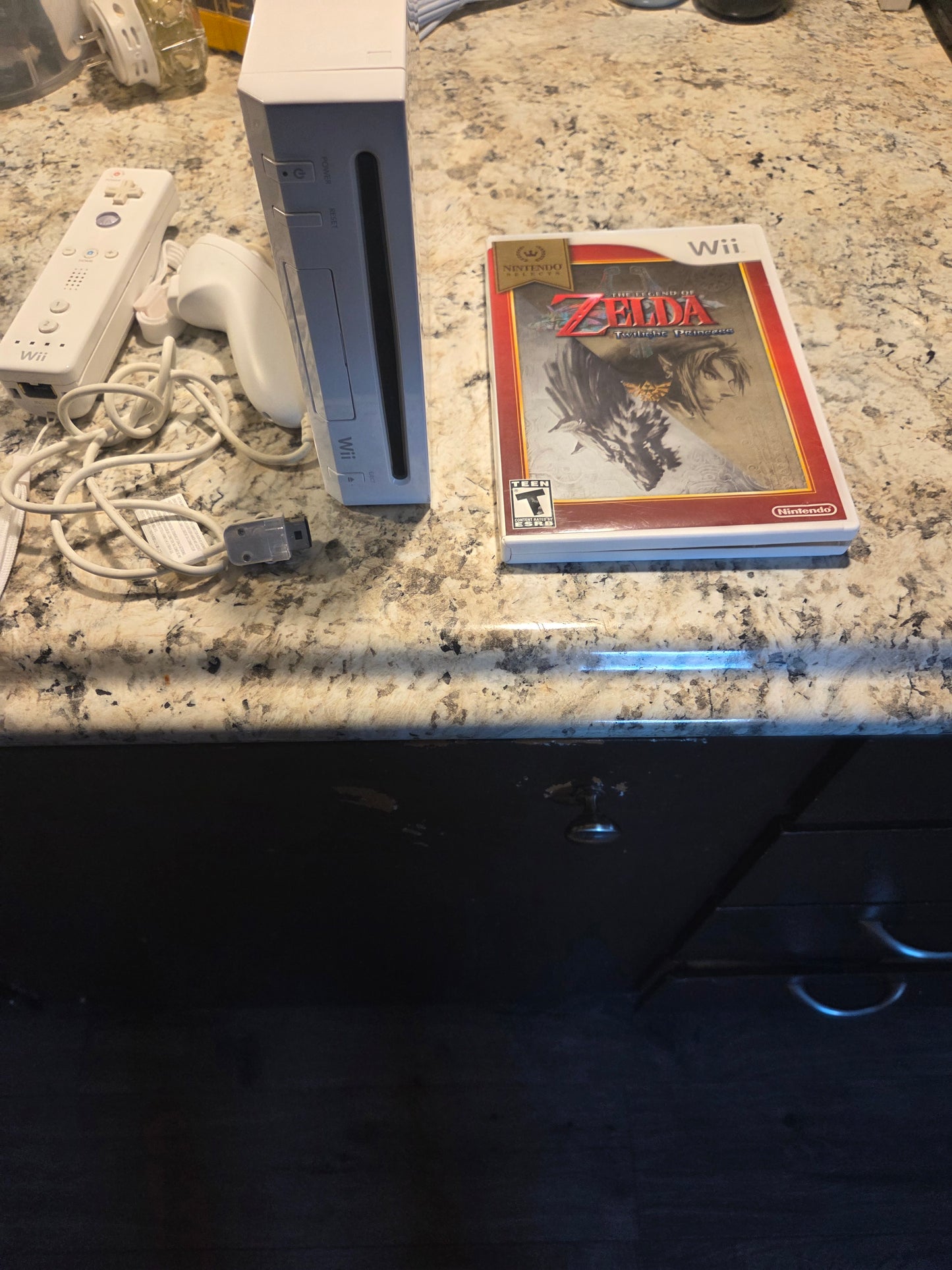 Nintendo Wii Console Bundle – The Legend of Zelda: Twilight Princess (Nintendo Selects) Edition