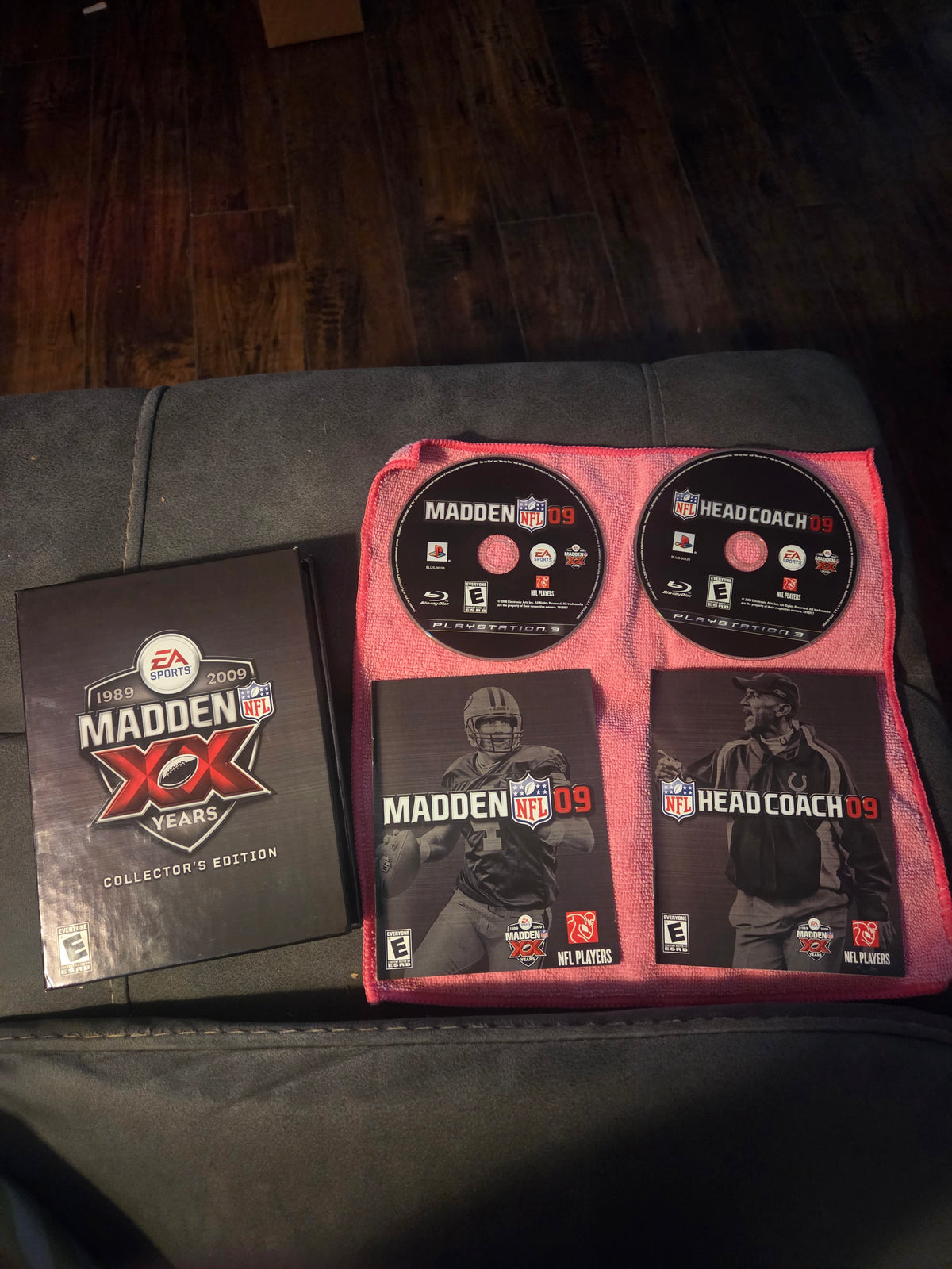 Madden NFL 09 (20th Anniversary Collector's Edition) (CIB) – PlayStation 3