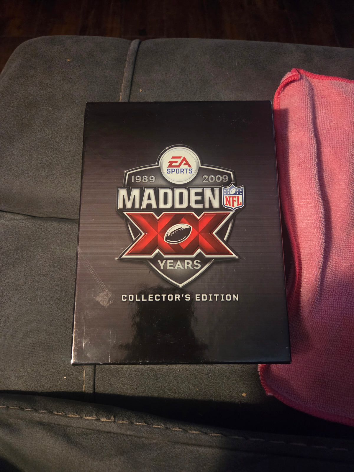 Madden NFL 09 (20th Anniversary Collector's Edition) (CIB) – PlayStation 3