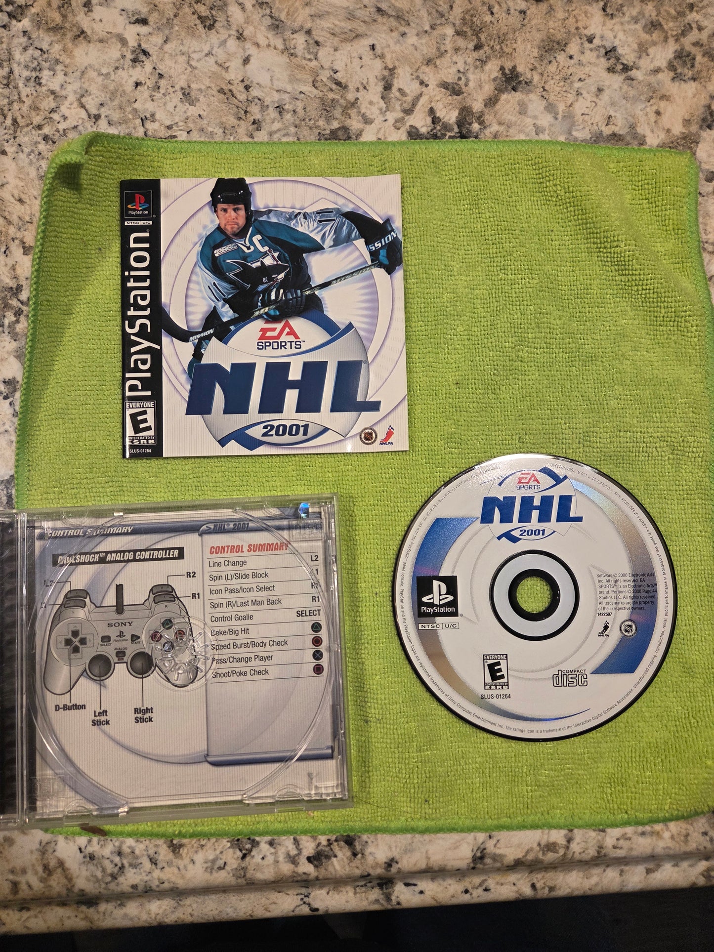 NHL 2001 (Complete in Box) – PlayStation 1