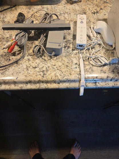 Nintendo Wii Console Bundle – The Legend of Zelda: Twilight Princess (Nintendo Selects) Edition