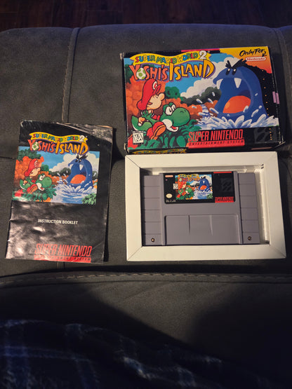 Super Mario World 2: Yoshi’s Island – Super Nintendo (CIB)